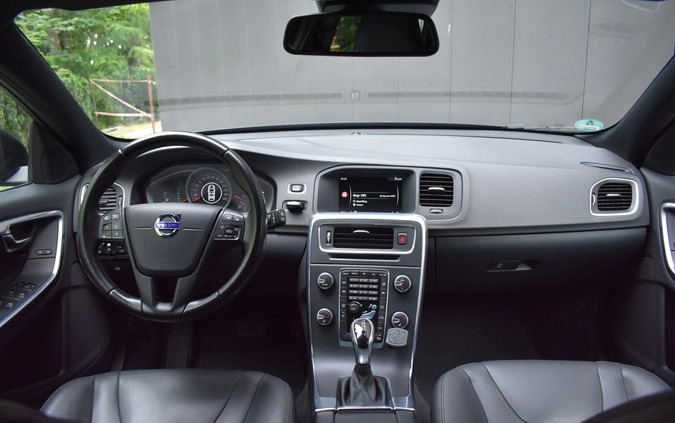 Volvo V60 cena 55900 przebieg: 149200, rok produkcji 2015 z Szprotawa małe 781